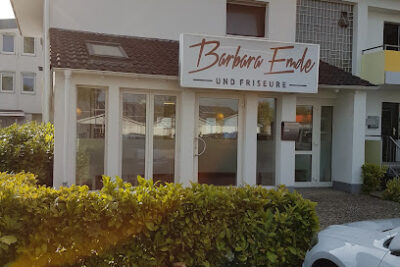 Barbara Emde und Friseure