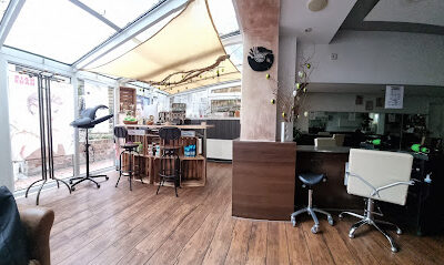 Friseursalon Haarscharf u. Hautnah