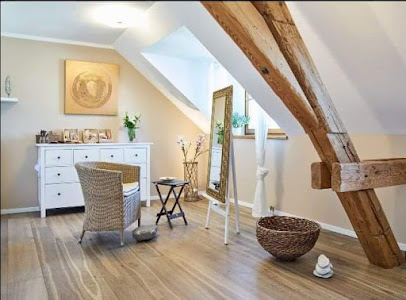 Naturfriseur Caroline Elik & Hand und Fusspflege