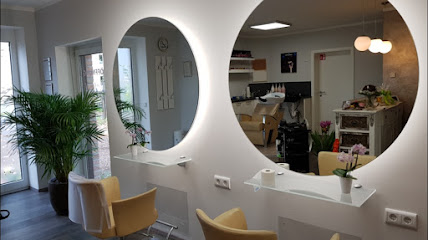 Salon Haarscharf
