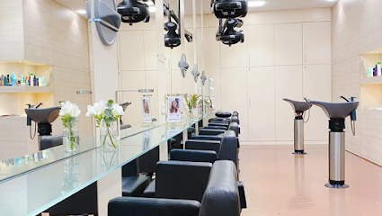 em Friseursalon - im BREUNINGERLAND Ludwigsburg